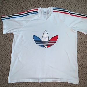 Adidas LOGO tshirt
